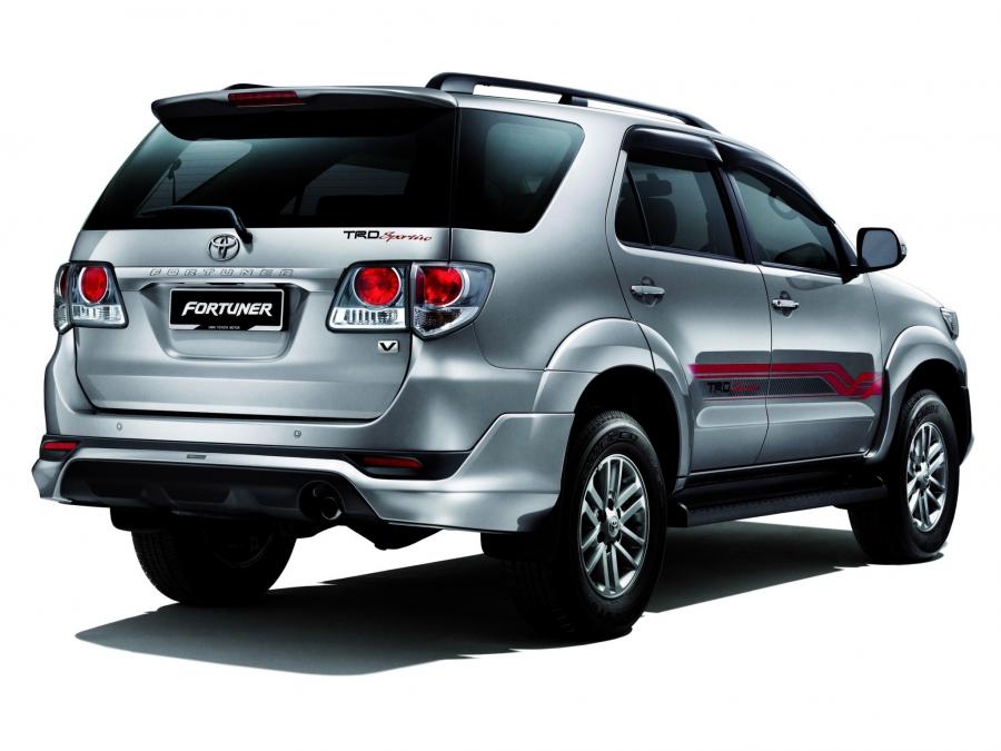  Toyota Fortuner Sportivo by TRD 2011 года  (фото 5 из 7)